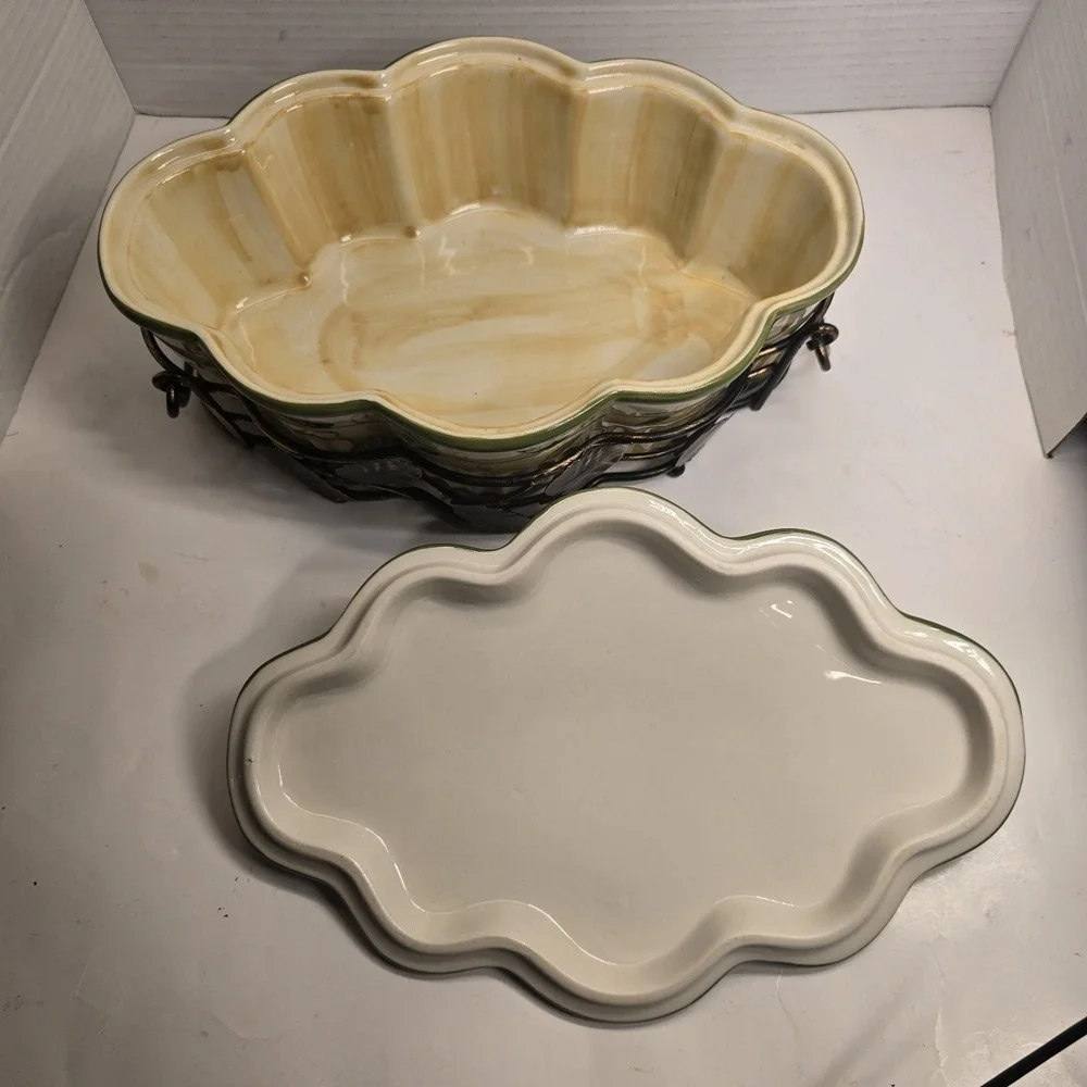 Temptations Floral Scalloped Casserole Dish with Lid & Wire Rack Or Home‎ Decor